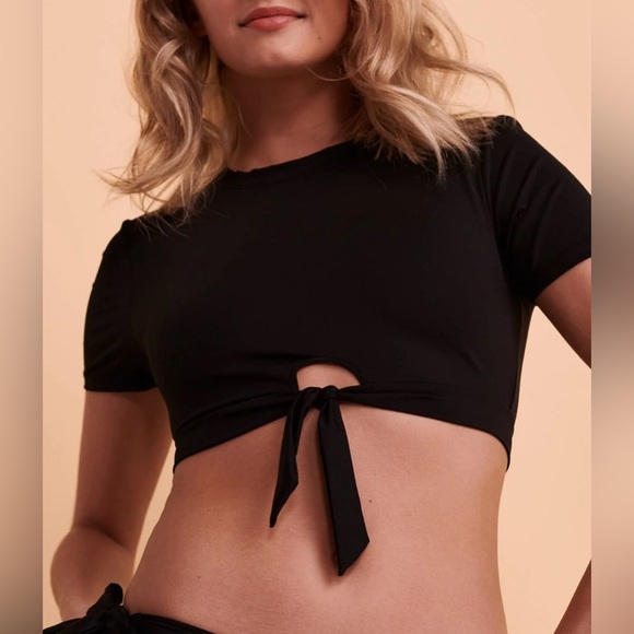 Tropik Short Sleeve Rashguard Black - Picture 2 of 6